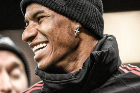 mk体育登录-赛地聚焦：西甲关键时刻热度飙升；曼联防线松动；更衣室稳定；球探报告显示潜力