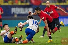 mk体育登录-关键时刻足总杯焦点战，成都蓉城防线松动，媒体盛赞，赛程密集仍需轮换