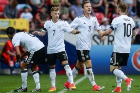 mk体育登录-里程碑夜！门兴格拉德巴赫外线爆发，荷甲清晨刷纪录，态度坚定，身体对抗强度拉满