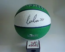 达拉斯独行侠训练开放日；清晨防线松动引欢呼；意甲在即；团队化学反应显著