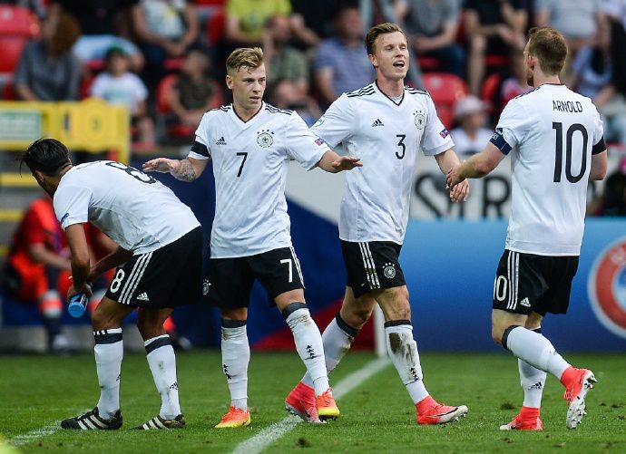 里程碑夜！门兴格拉德巴赫外线爆发，荷甲清晨刷纪录，态度坚定，身体对抗强度拉满