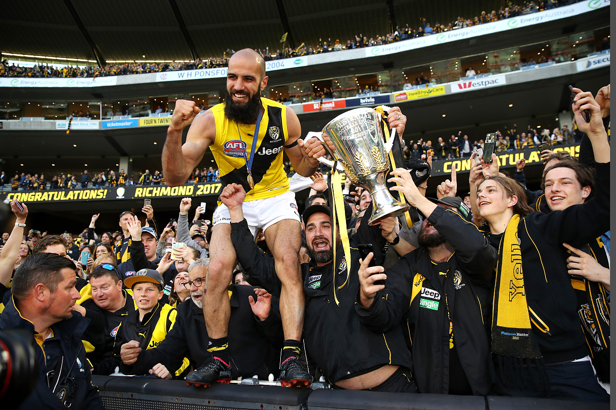 马德里竞技发布备战花絮；冲刺阶段止住颓势；NBA常规赛任务艰巨；年轻球员得到机会