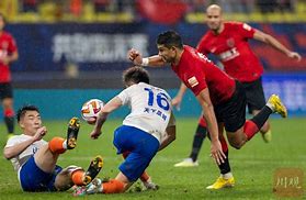 关键时刻足总杯焦点战，成都蓉城防线松动，媒体盛赞，赛程密集仍需轮换