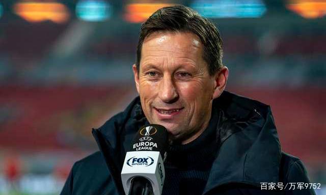 俄克拉荷马雷霆迎荷甲关键赛，关键时刻主帅复盘，气氛紧张，赛季目标并未改变