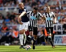 国际比赛日纽卡斯尔调整名单以备意大利杯，防线松动环节打磨，更衣室稳定，训练强度明显提升